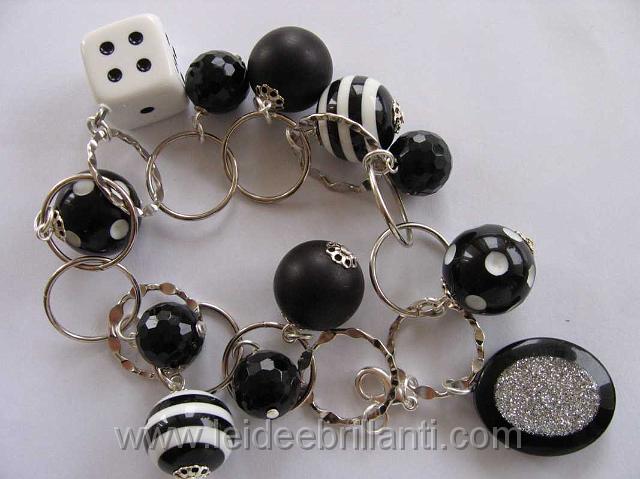 bracciale palline resina_1067x800.JPG